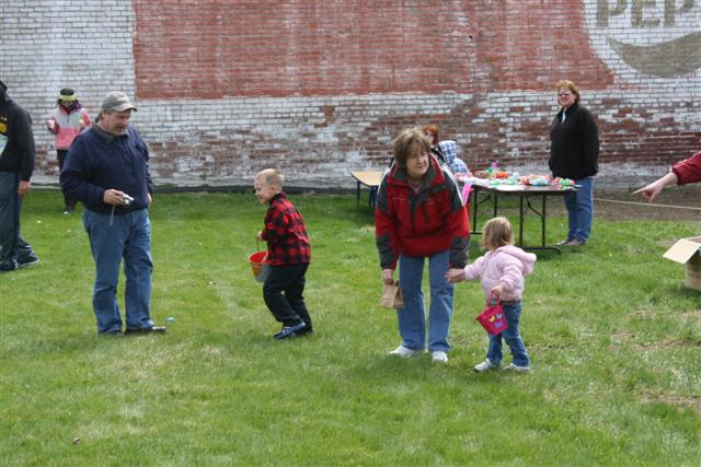 Easter Egg Hunt April 2011 008 (Small).jpg