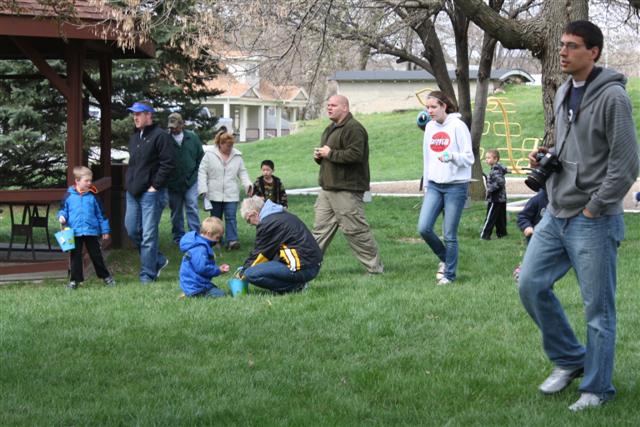 Easter Egg Hunt April 2011 009 (Small).jpg